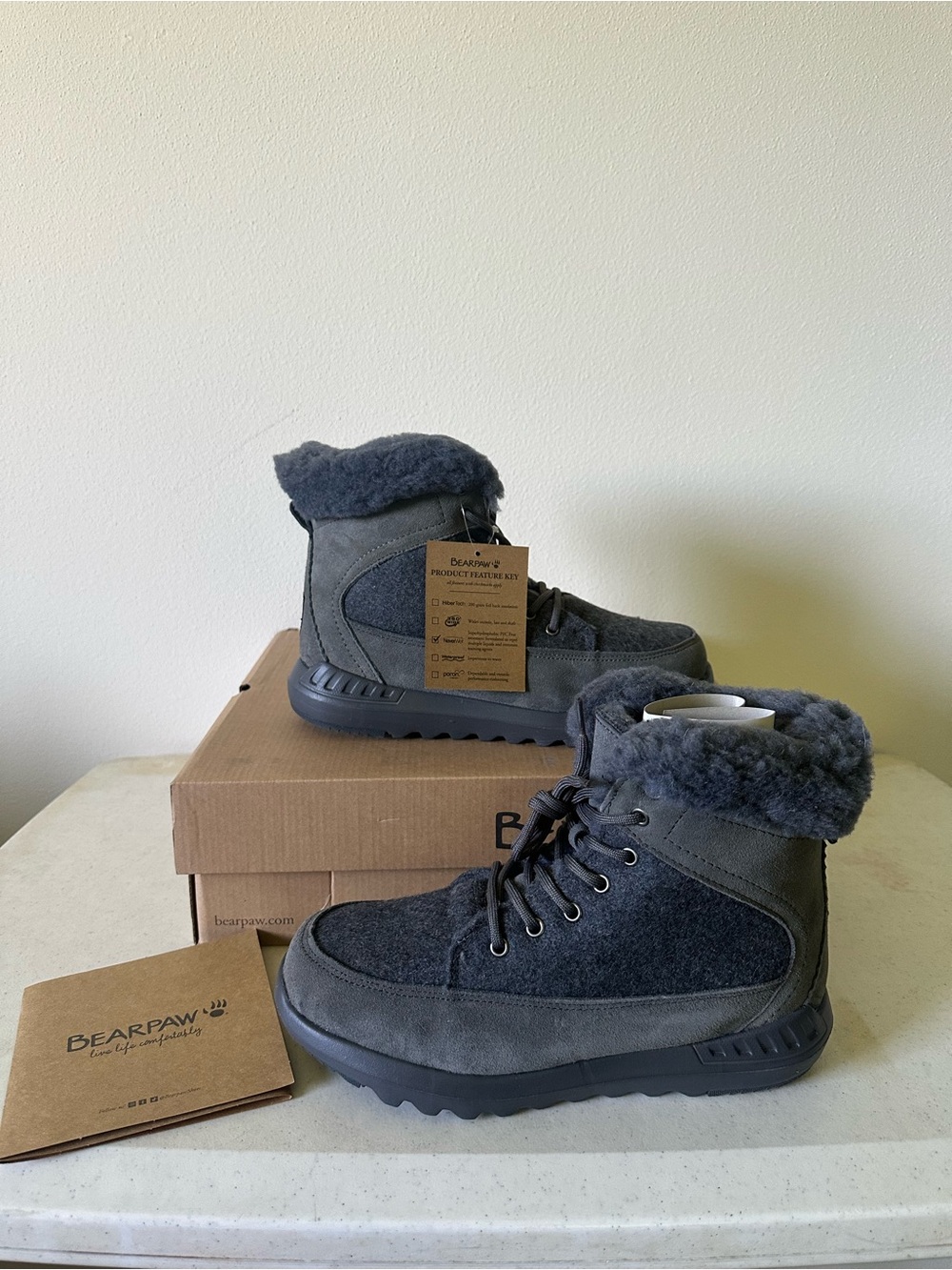 BEARPAW Cheryl Women’s 8 Charcoal Shearling Fur Lace Up Boots NWT